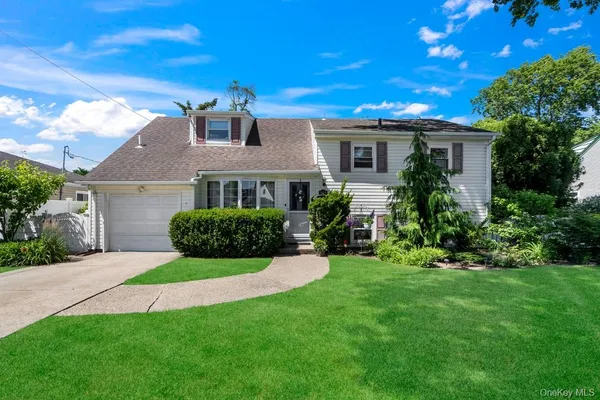 $825,000 | 3589 Wyanet Street, Seaford, NY 11783