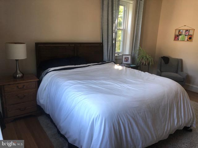 41 Chatham Road Ardmore, PA 19003 - Photo 14 of 20 a bedroom with a bed and a lamp next to a window