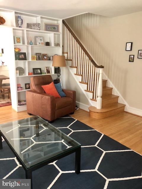 41 Chatham Road Ardmore, PA 19003 - Photo 4 of 20 a living room with furniture and a book shelf