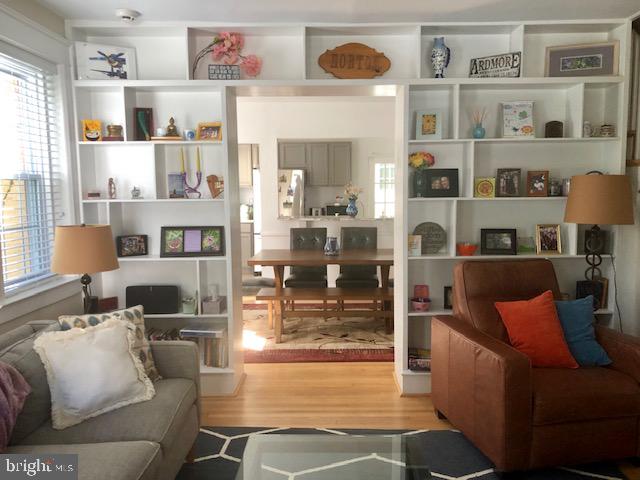41 Chatham Road Ardmore, PA 19003 - Photo 5 of 20 a living room with furniture and a book shelf