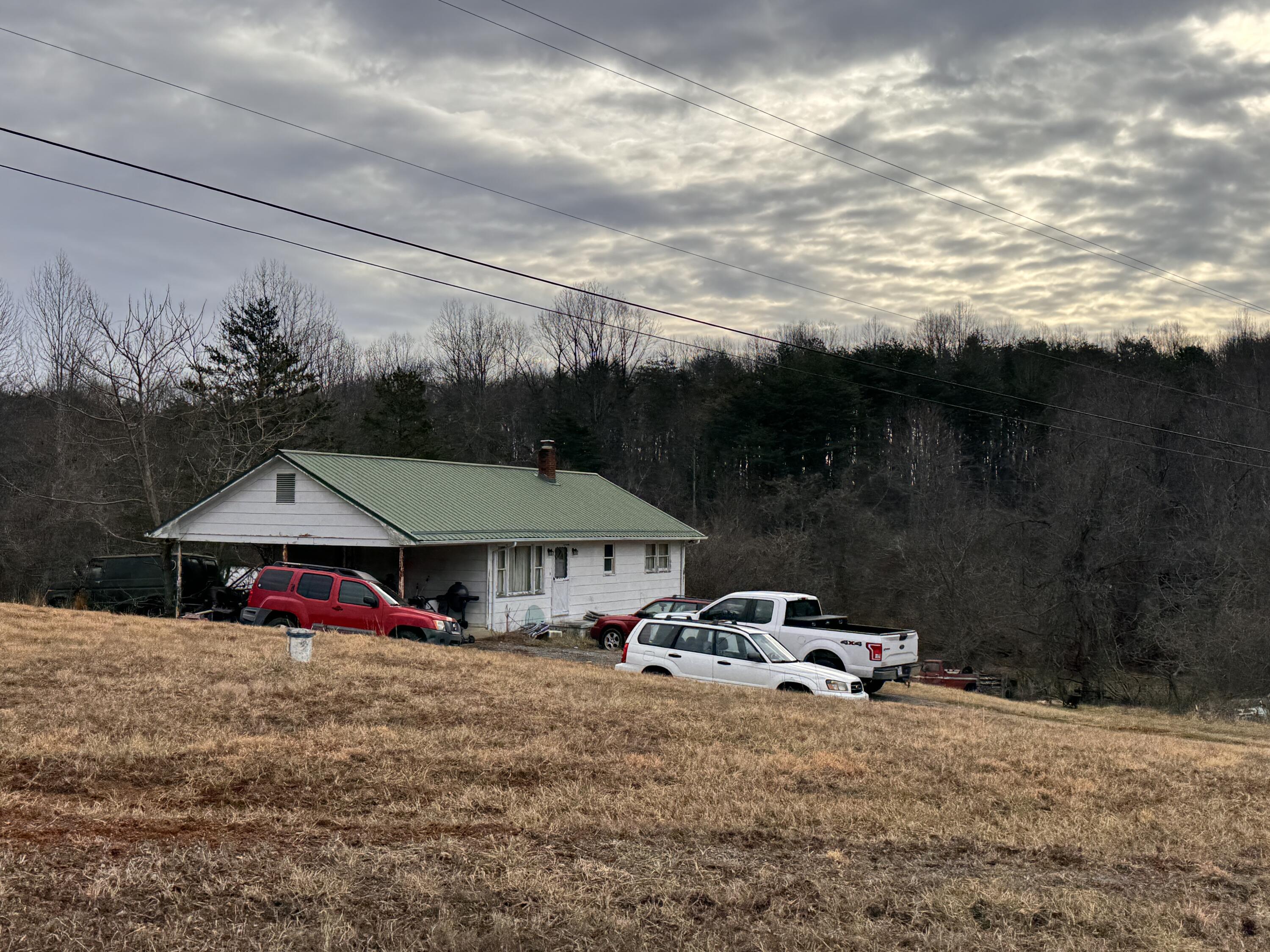 9430 Jeters Chapel Road Vinton, VA 24179 - Photo 2 of 3 IMG_9220