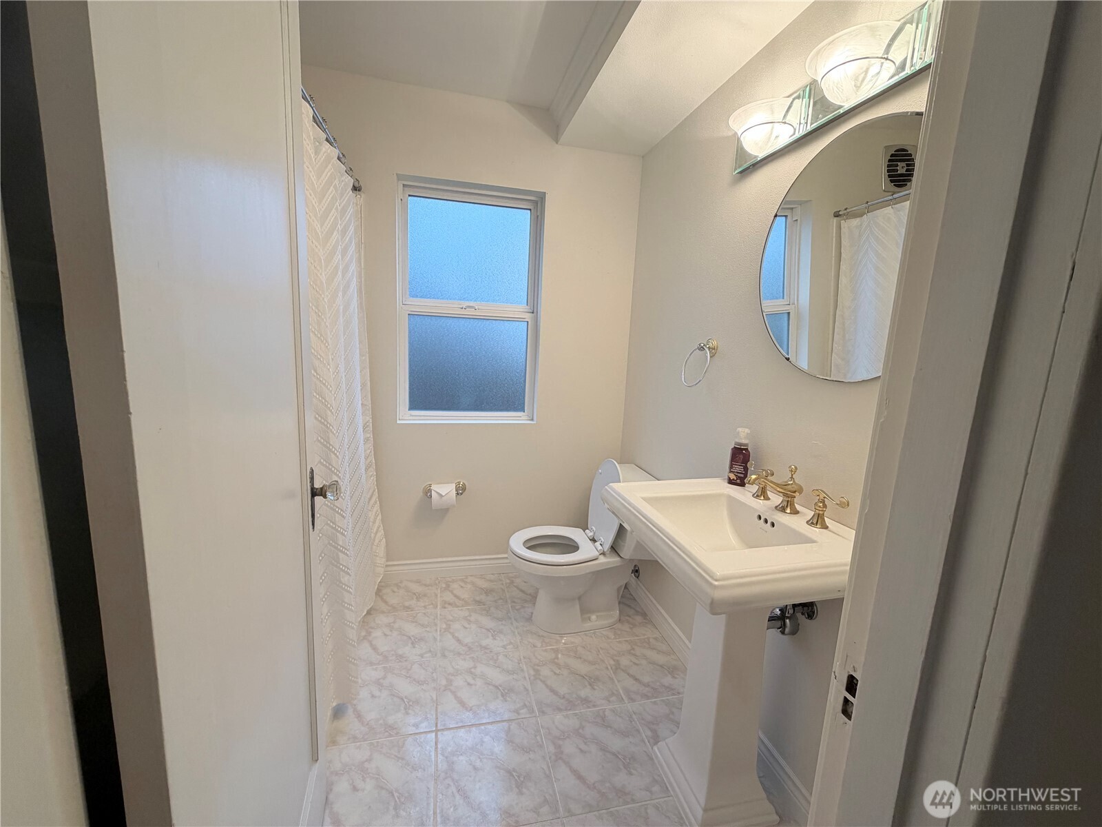 517 South 3rd Street McCleary, WA 98557 - Photo 23 of 38 a bathroom with a toilet sink and mirror