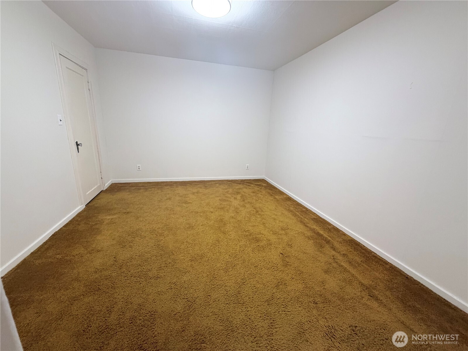 517 South 3rd Street McCleary, WA 98557 - Photo 27 of 38 an empty room with a bench