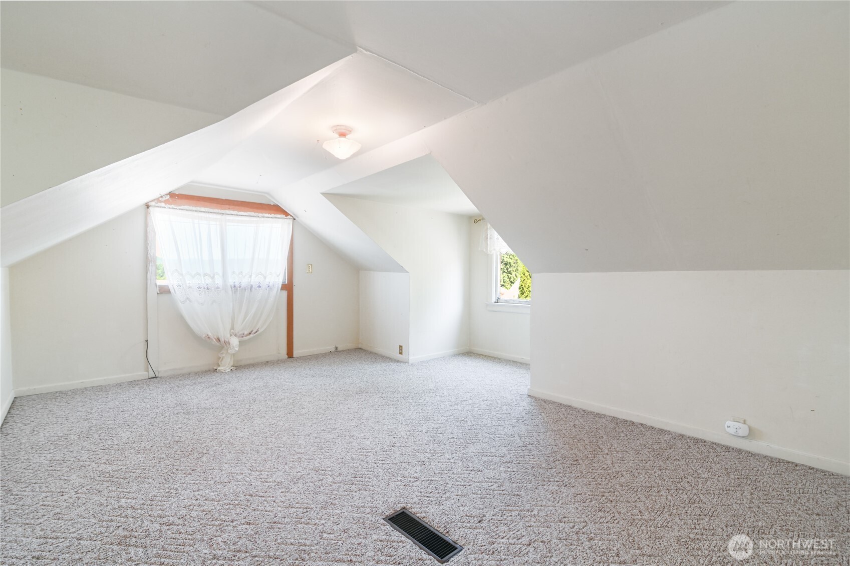 517 South 3rd Street McCleary, WA 98557 - Photo 29 of 38 an empty room with windows