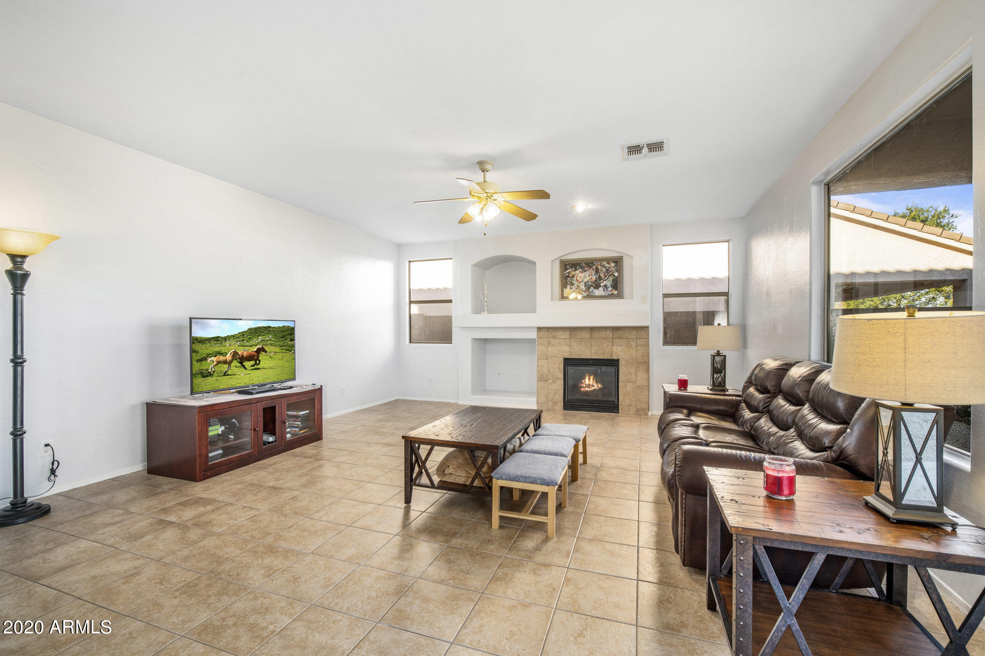 6938 West Rowel Road Peoria, AZ 85383 - Photo 12 of 38 Family room