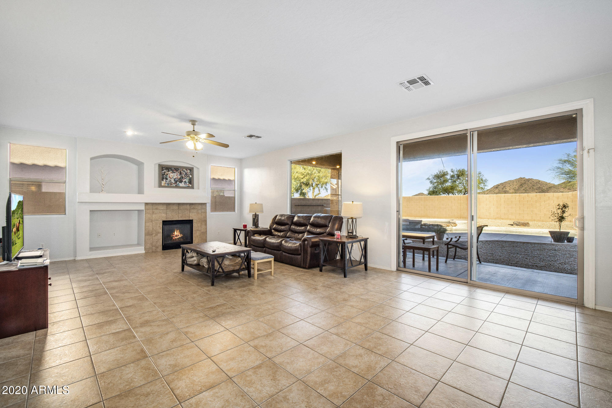6938 West Rowel Road Peoria, AZ 85383 - Photo 13 of 38 Family room
