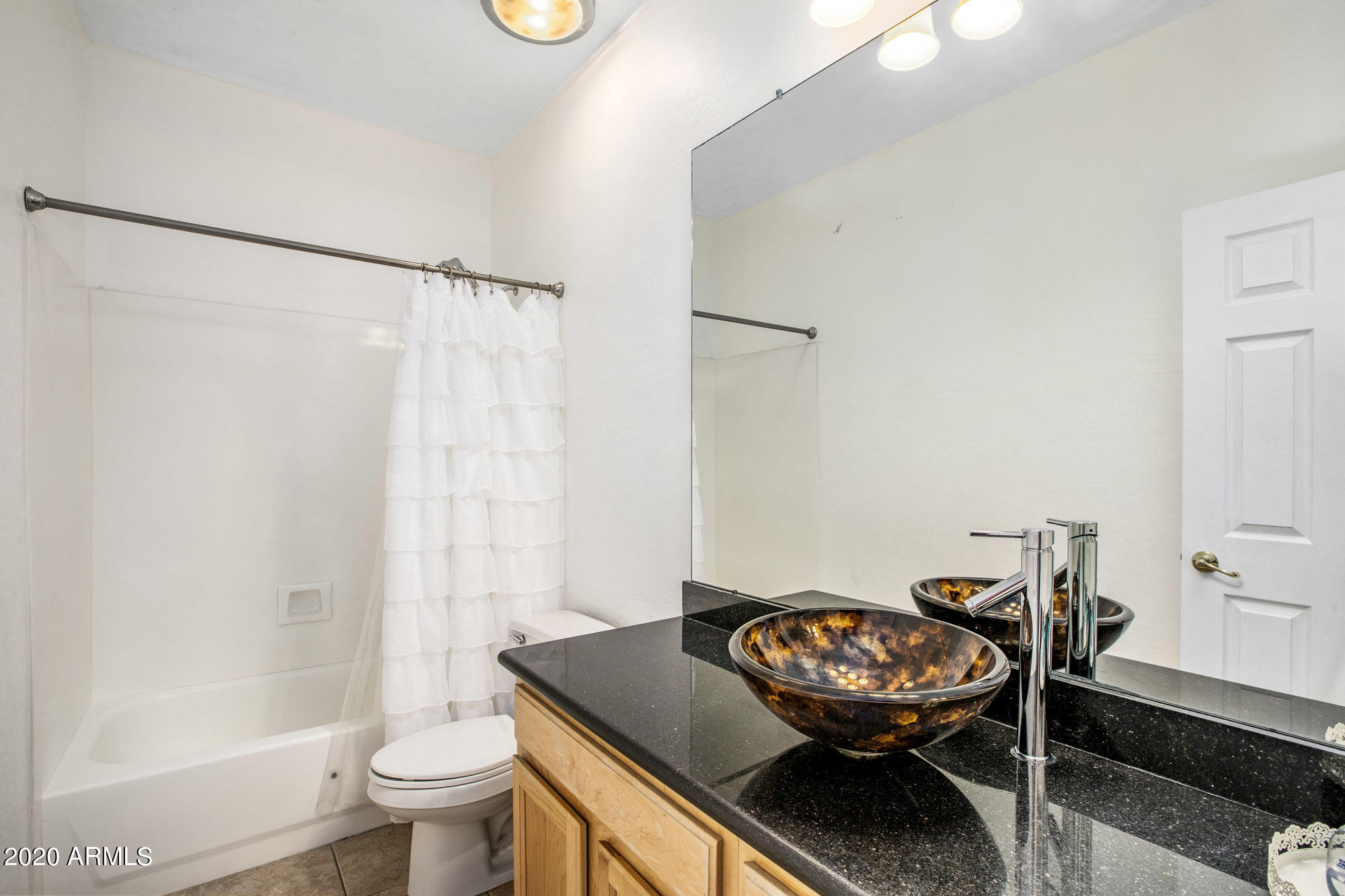 6938 West Rowel Road Peoria, AZ 85383 - Photo 29 of 38 Upstairs guest bathroom