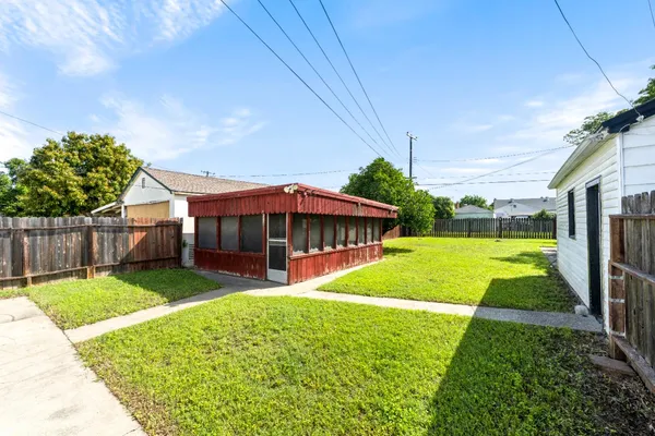 $325,000 | 5979 Vista Avenue, Sacramento, CA 95824