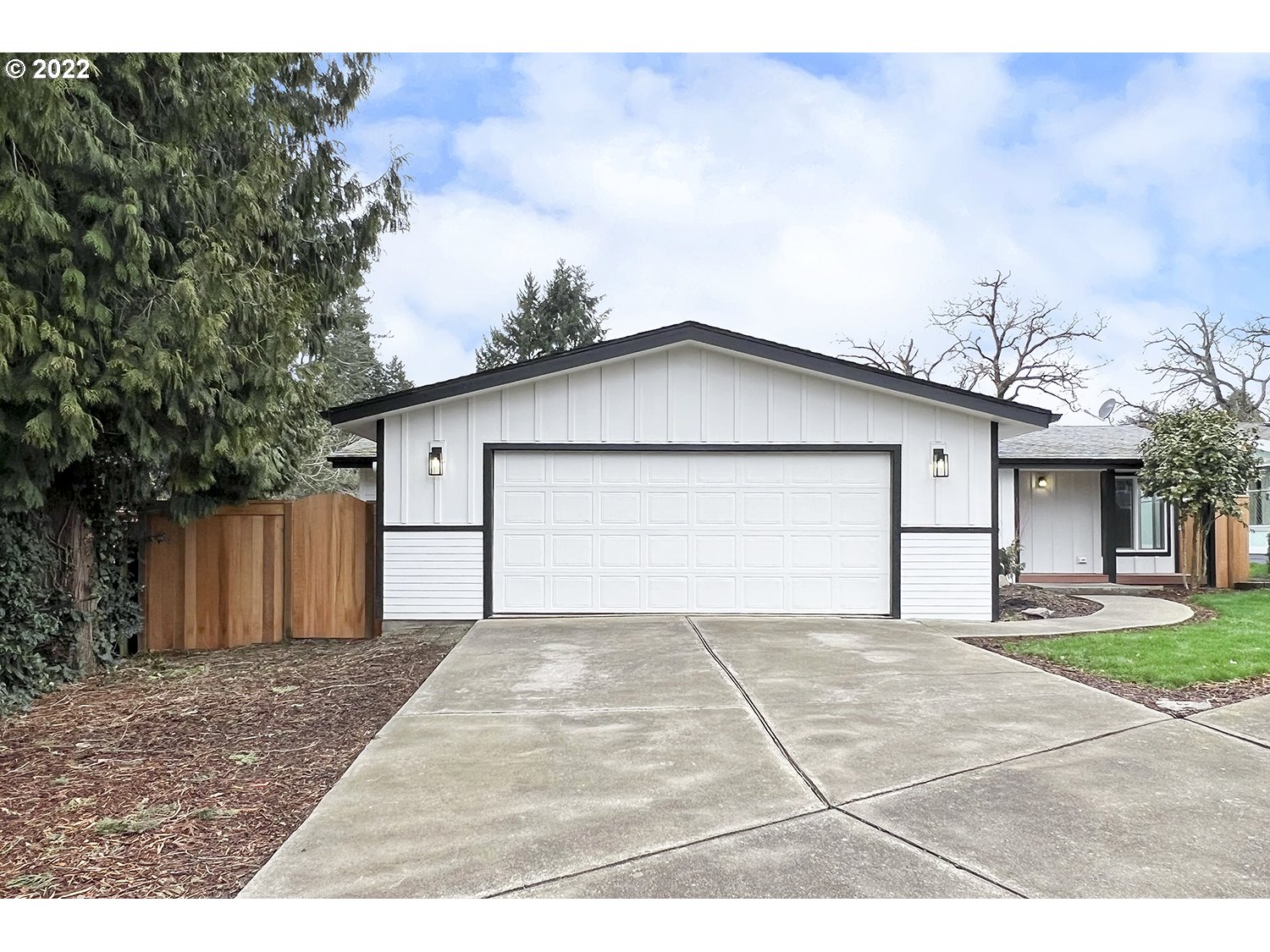1465 Southeast Maple Loop Gresham, OR 97080 - Photo 5 of 32 a house with a outdoor space