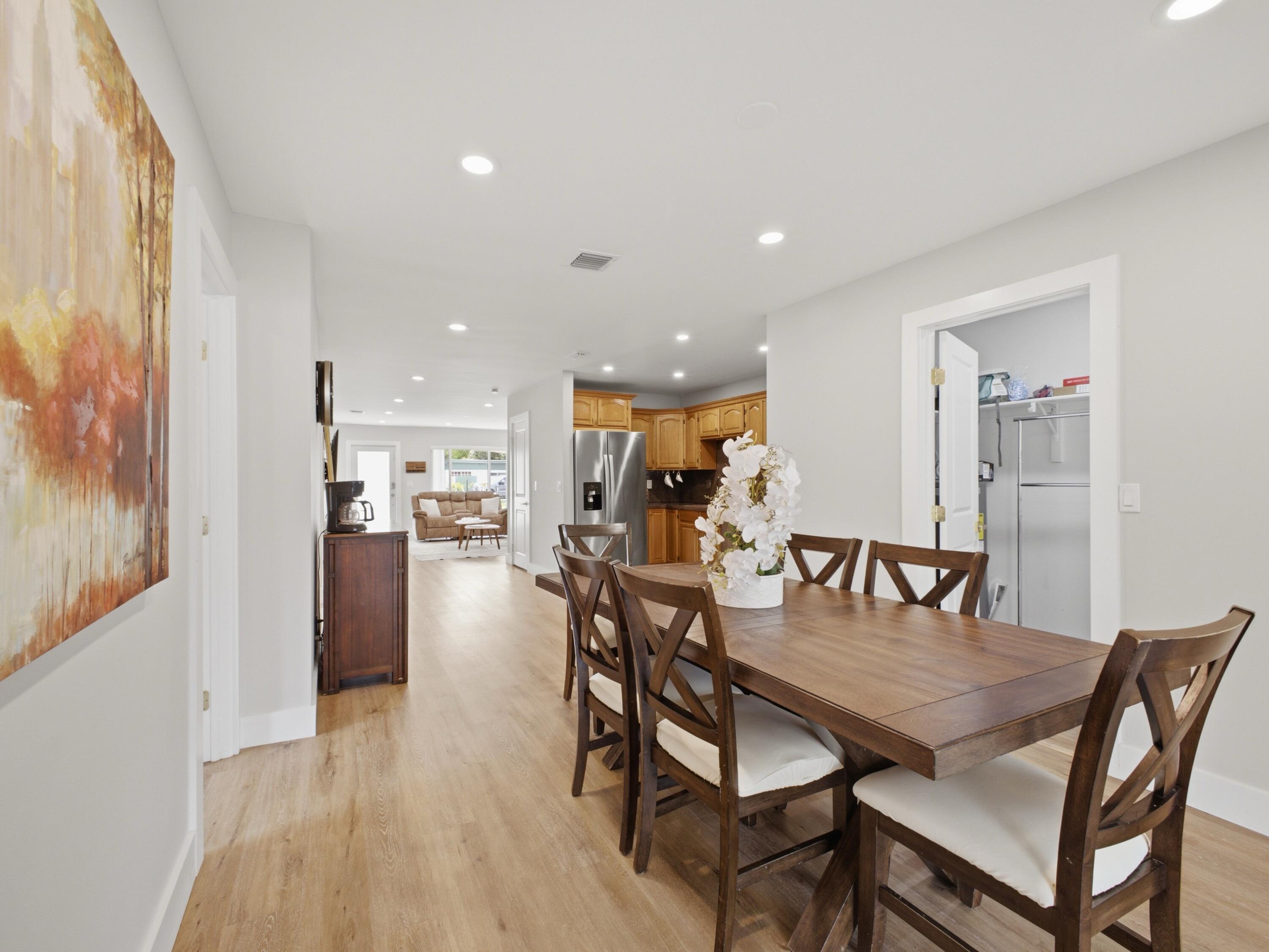 1320 Riverside Circle, Unit 1322 Wellington, FL 33414 - Photo 15 of 37 Dining to Kitchen