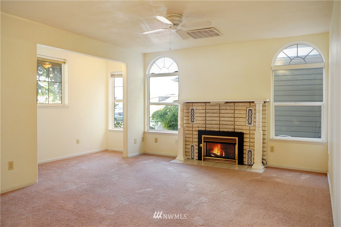 814 North 30th Street Renton, WA 98056 - Photo 2 of 15