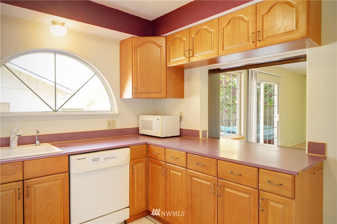 814 North 30th Street Renton, WA 98056 - Photo 5 of 15