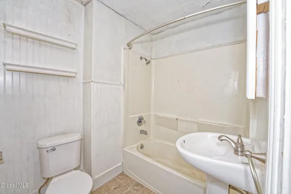 $218,900 | 46 Clifton Street, Waterford, NY 12188