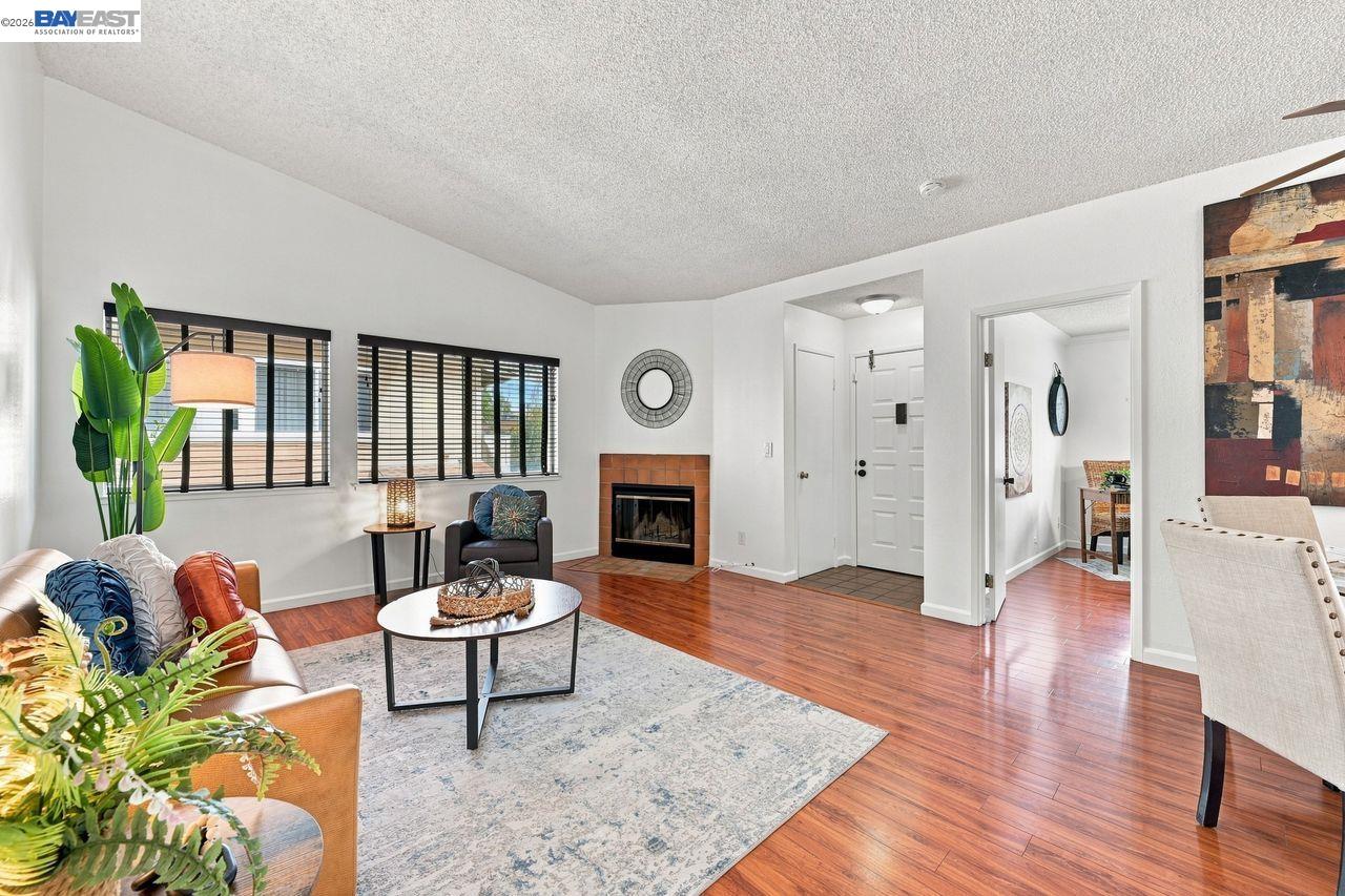 47 Raintree Court, Unit 6 Hayward, CA 94544 - Photo 3 of 32 Gallery Image 3