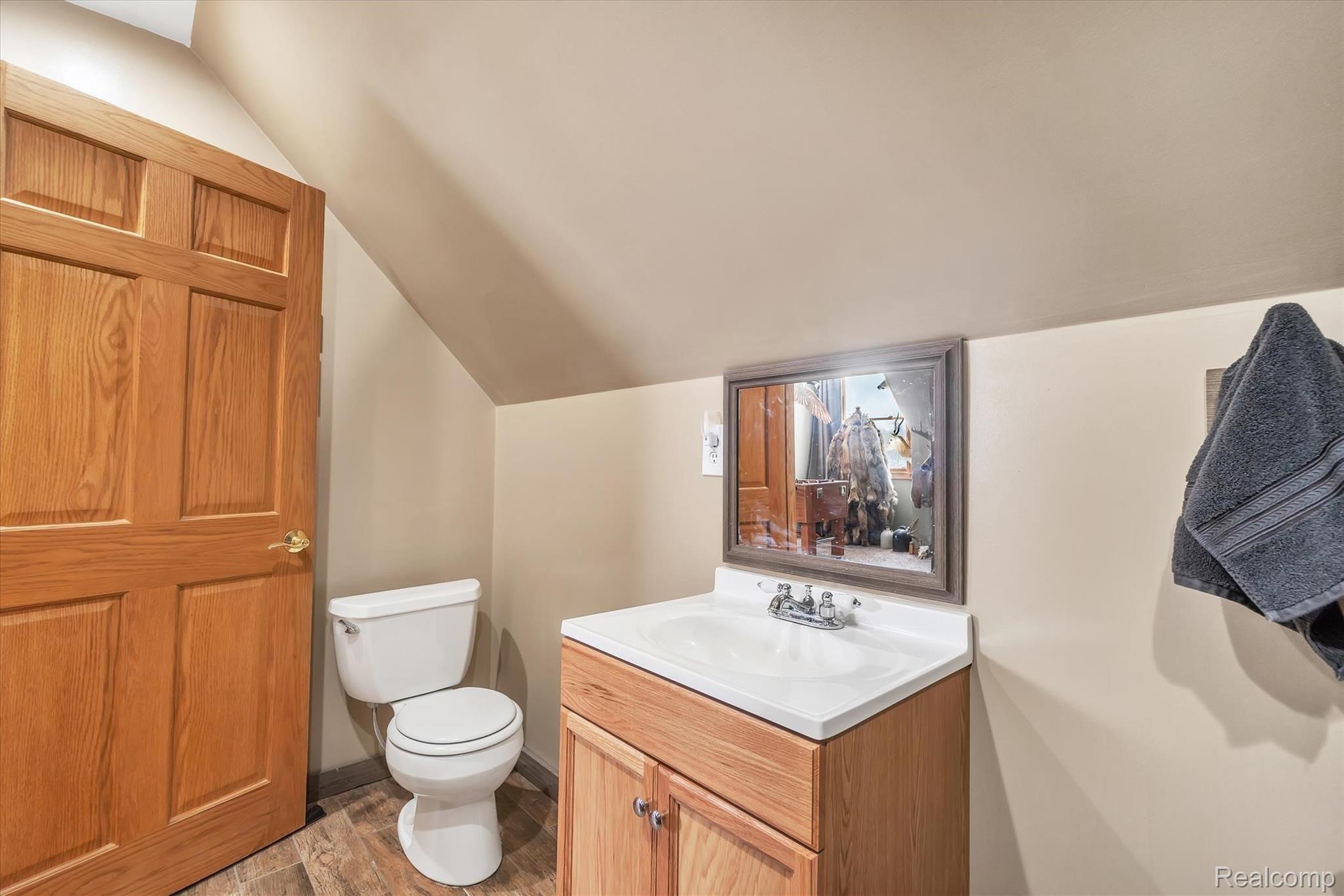 9344 Antcliff Road Howell, MI 48855 - Photo 22 of 43 Upstairs bathroom 2.jpg