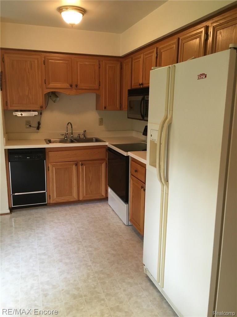 6673 Waldon Road Clarkston, MI 48346 - Photo 15 of 25 image.jpeg