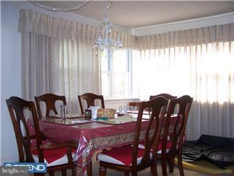 470 Buttonwood Avenue Maple Shade, NJ 08052 - Photo 2 of 10 Living Room