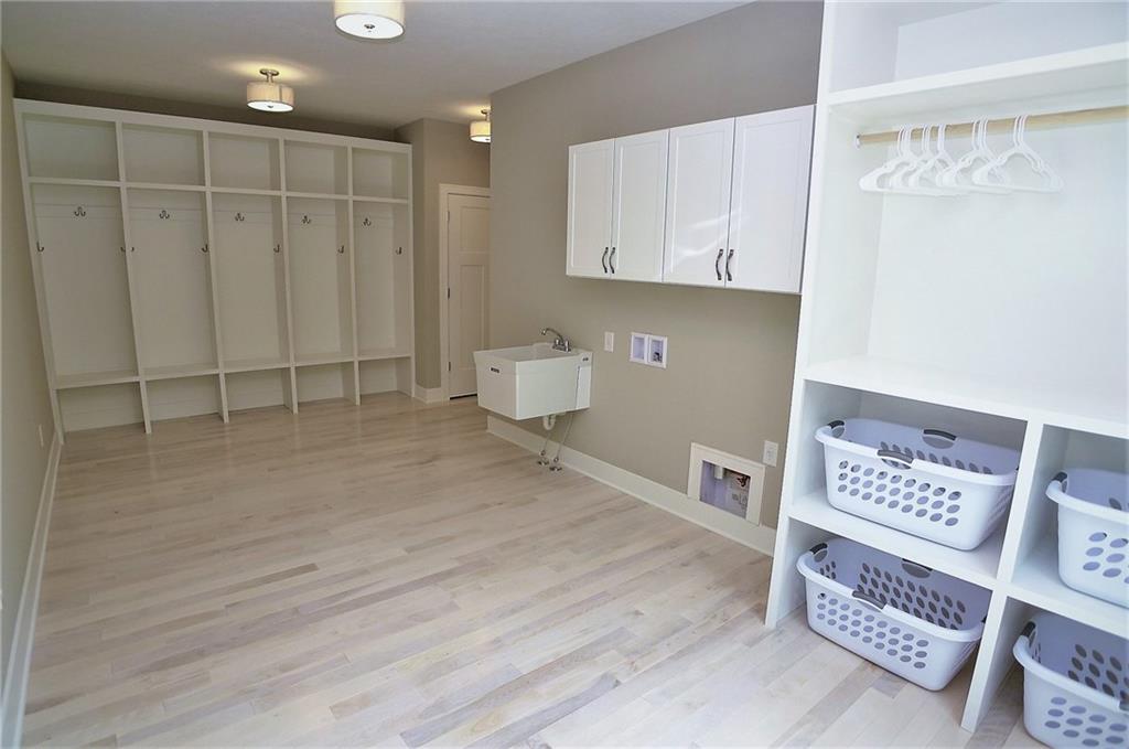 6436 Dover Road Indianapolis, IN 46220 - Photo 10 of 24 Gallery Image 10