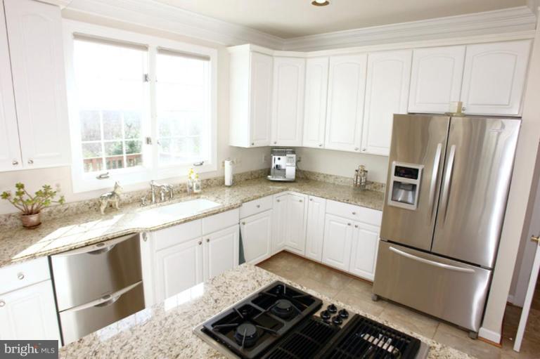 8524 Churchill Downs Road Gaithersburg, MD 20882 - Photo 9 of 30 Center isle kitchen with granite counters.