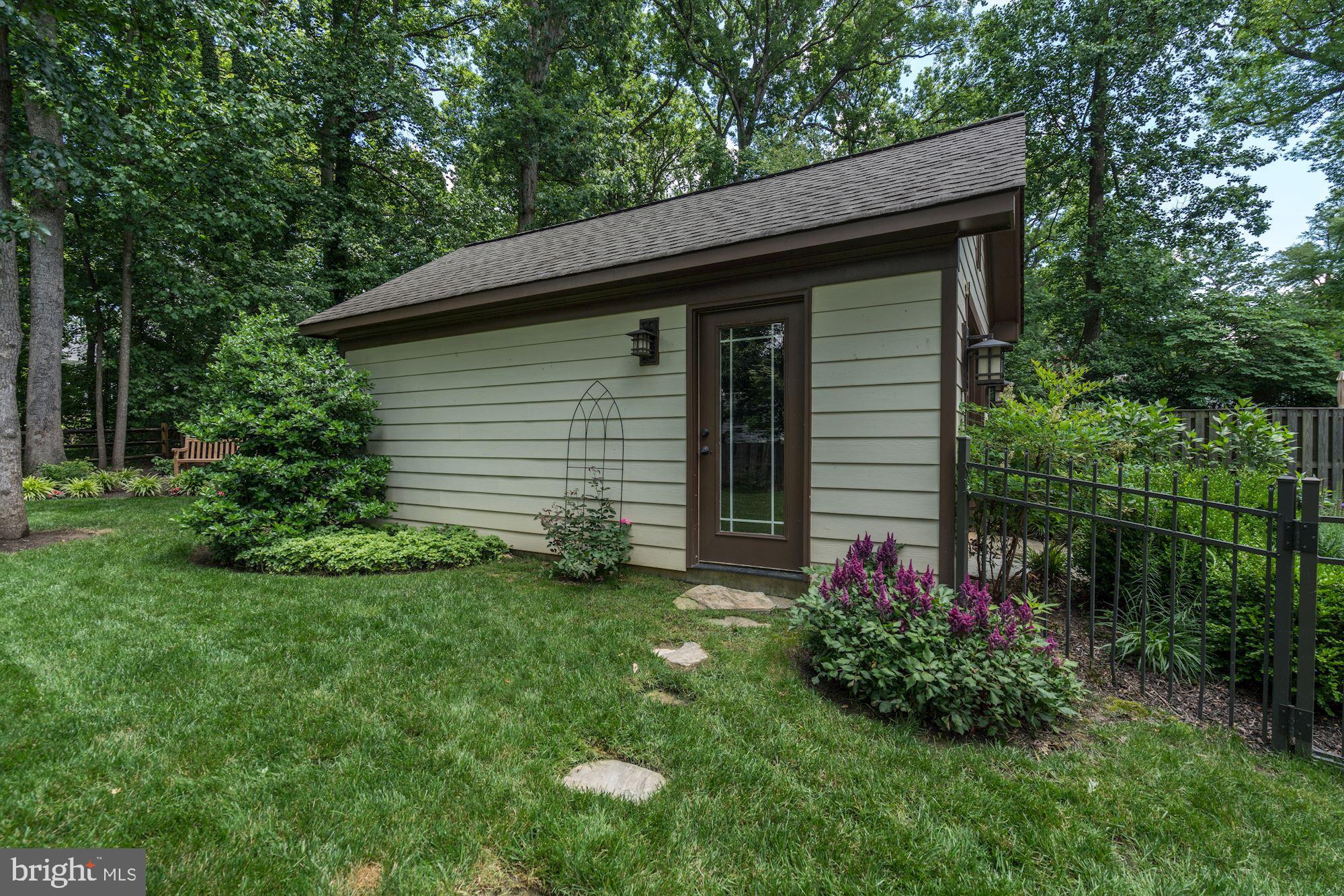 1020 Aponi Road Southeast Vienna, VA 22180 - Photo 56 of 64 rear yard
