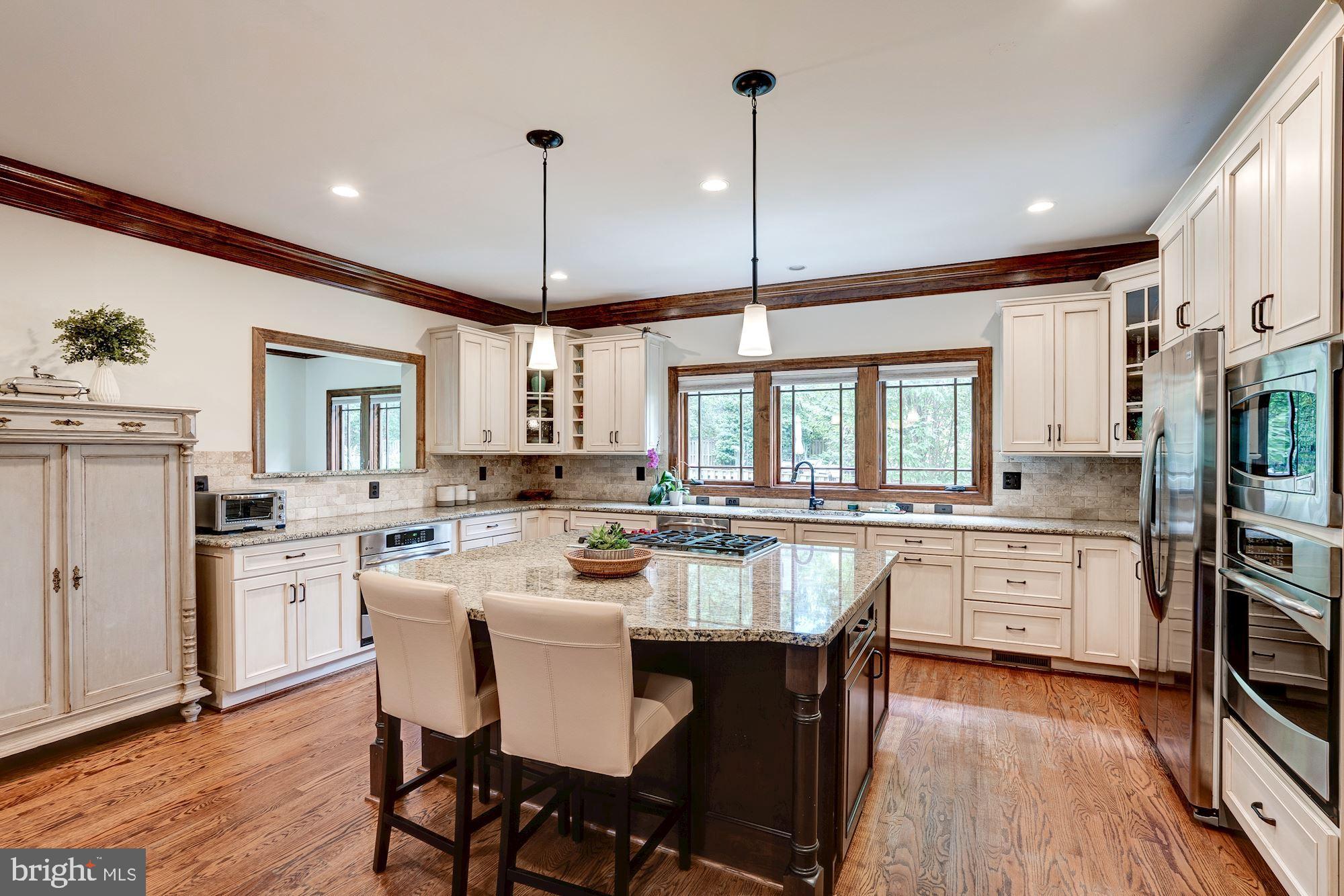 1020 Aponi Road Southeast Vienna, VA 22180 - Photo 10 of 64 Gourmet kitchen