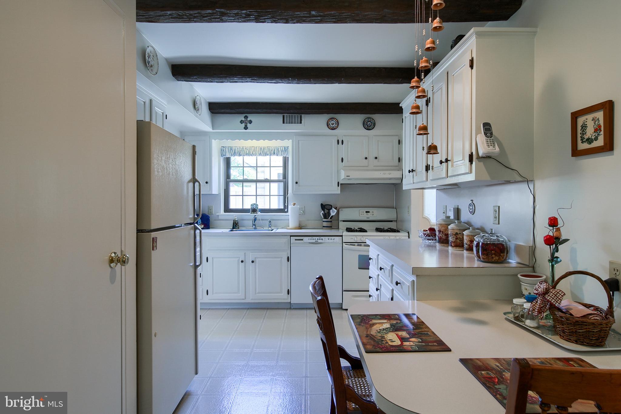 345 Valleybrook Drive Lancaster, PA 17601 - Photo 13 of 24 Kitchen
