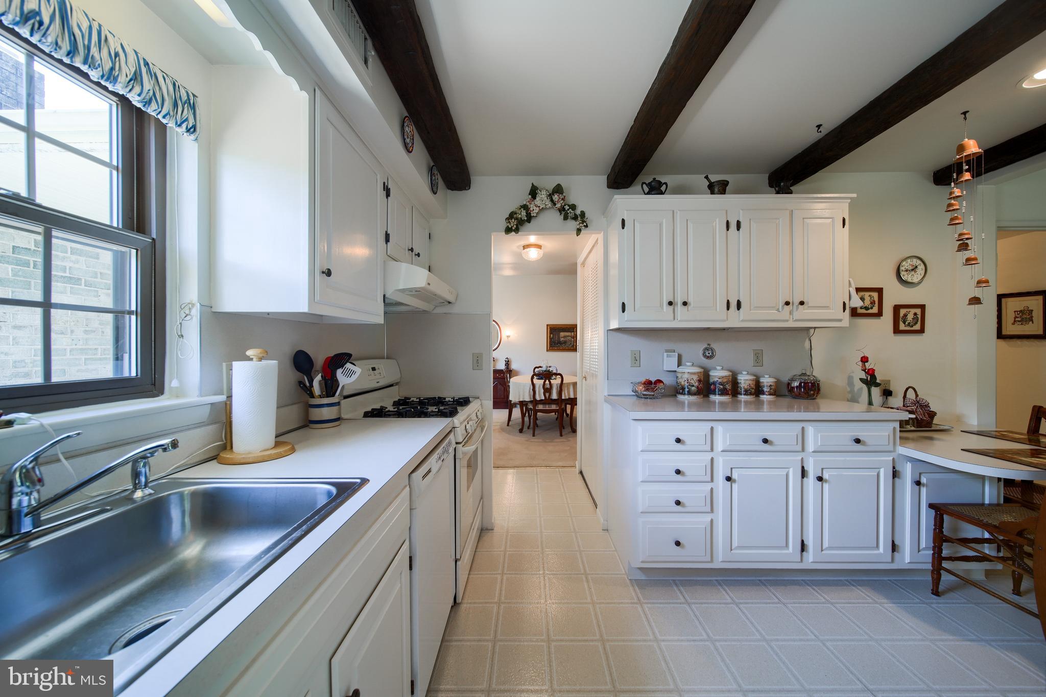 345 Valleybrook Drive Lancaster, PA 17601 - Photo 9 of 24 Kitchen