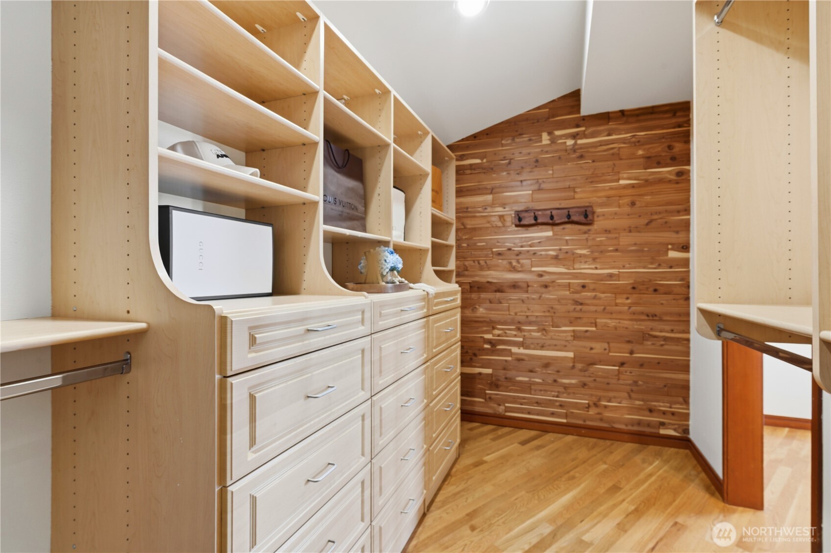 8279 West Mercer Way Mercer Island, WA 98040 - Photo 24 of 40