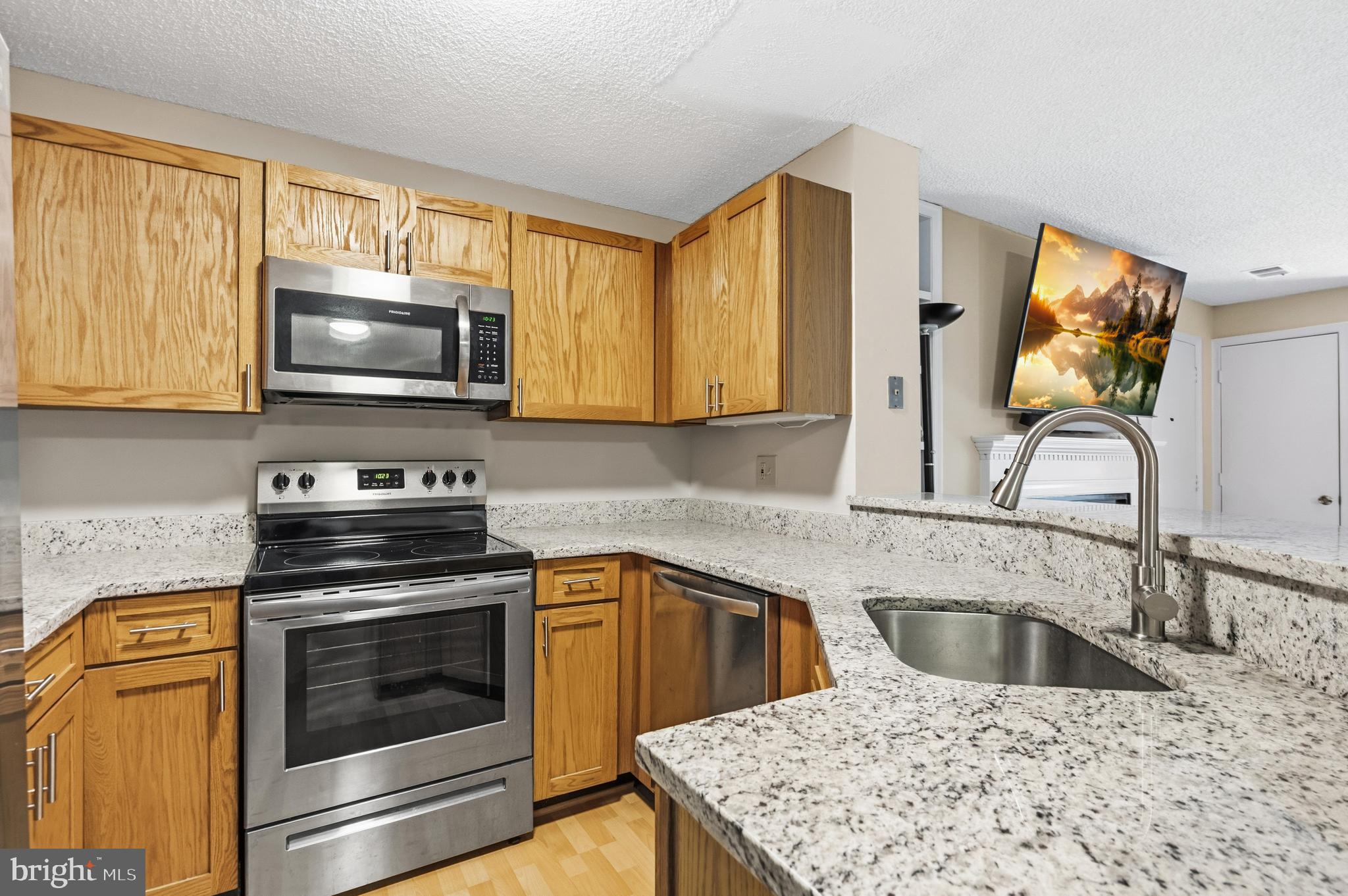 11705 Summerchase Circle Reston, VA 20194 - Photo 11 of 25 Kitchen