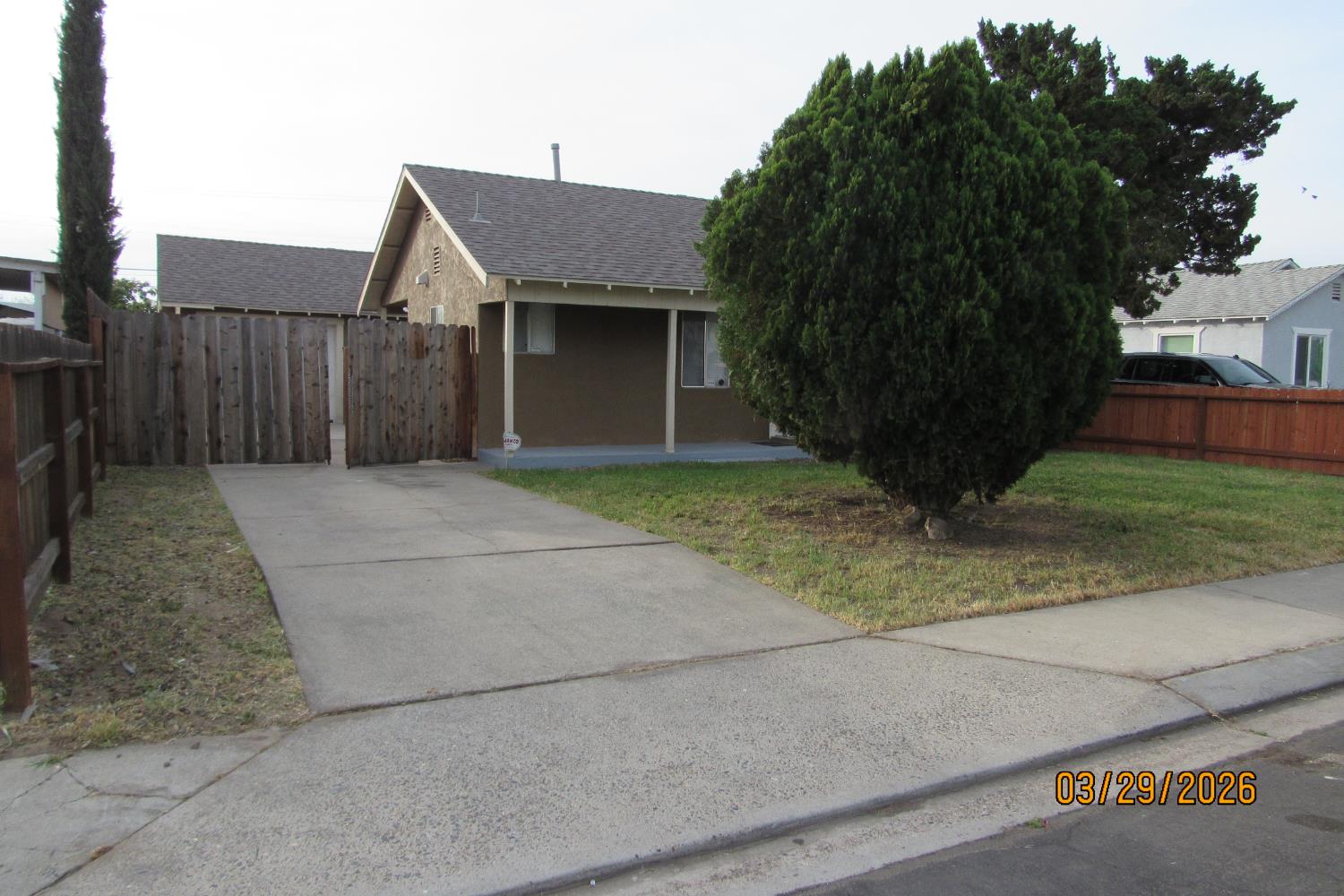 2134 Whitcomb Way Modesto, CA 95350 - Photo 2 of 14