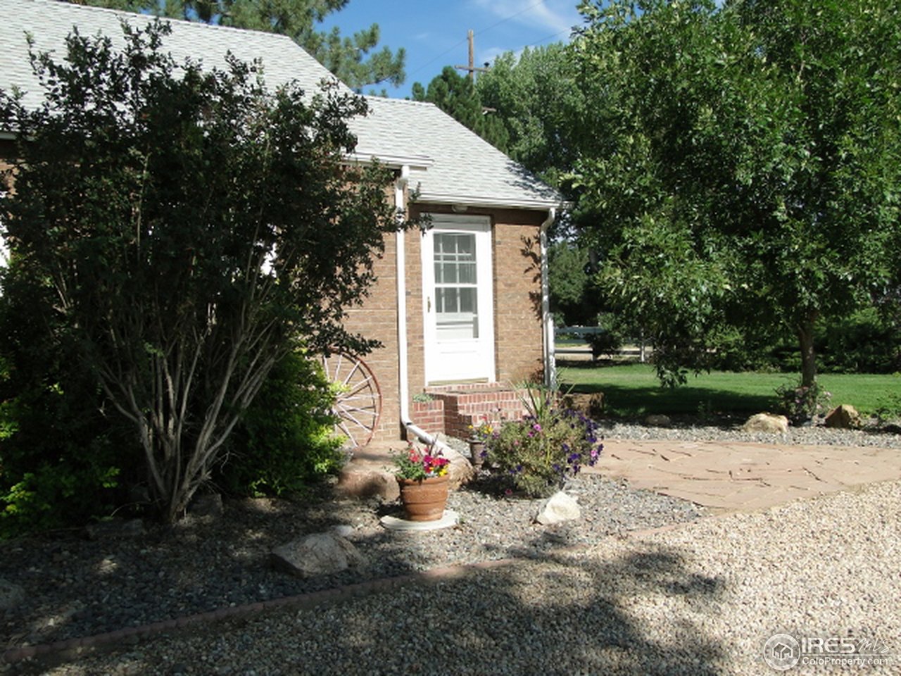 9268 County Road 28 Fort Lupton, CO 80621 - Photo 2 of 25 a front view of a house with garden