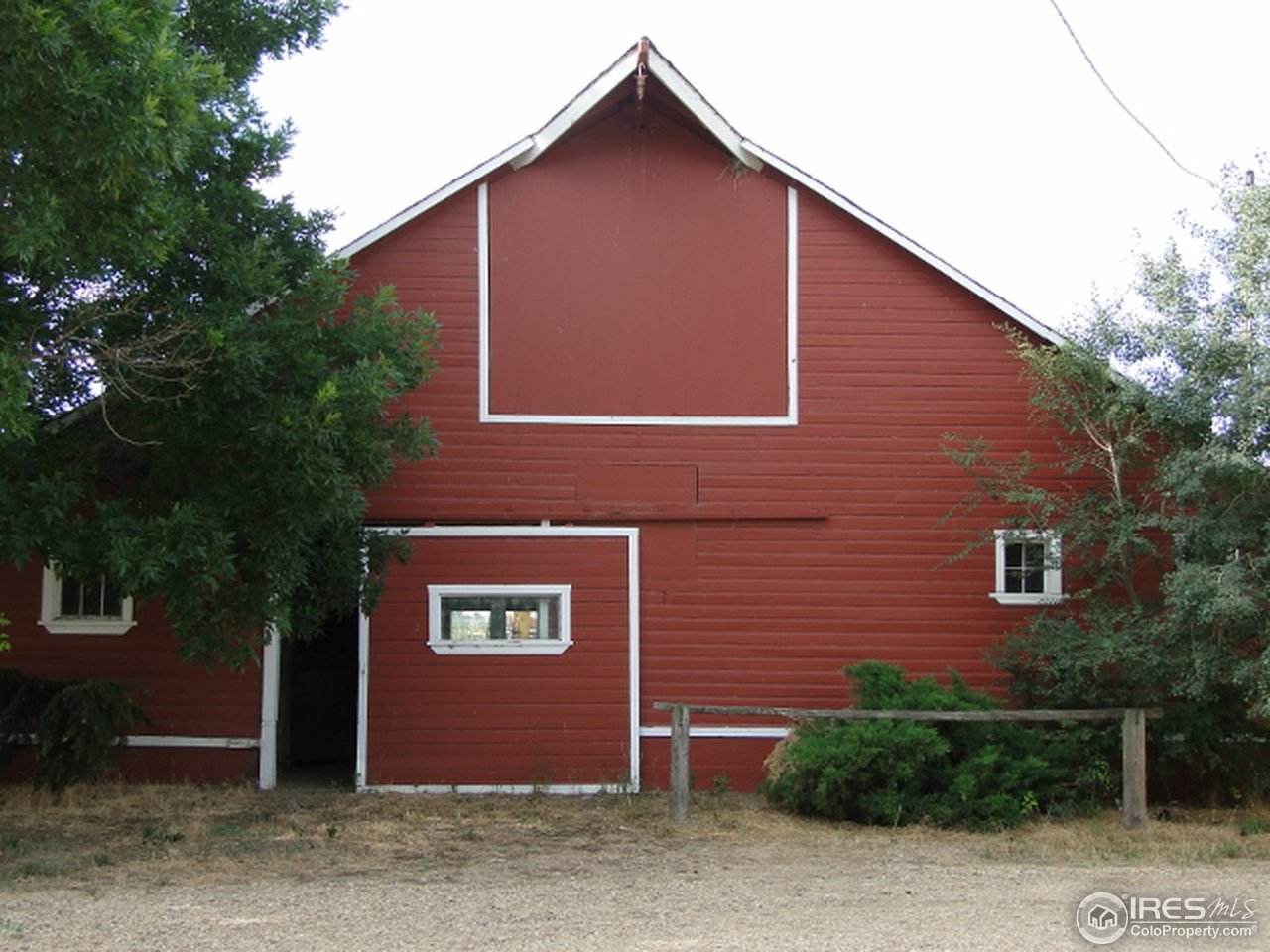 9268 County Road 28 Fort Lupton, CO 80621 - Photo 4 of 25 a front view of a house with garden