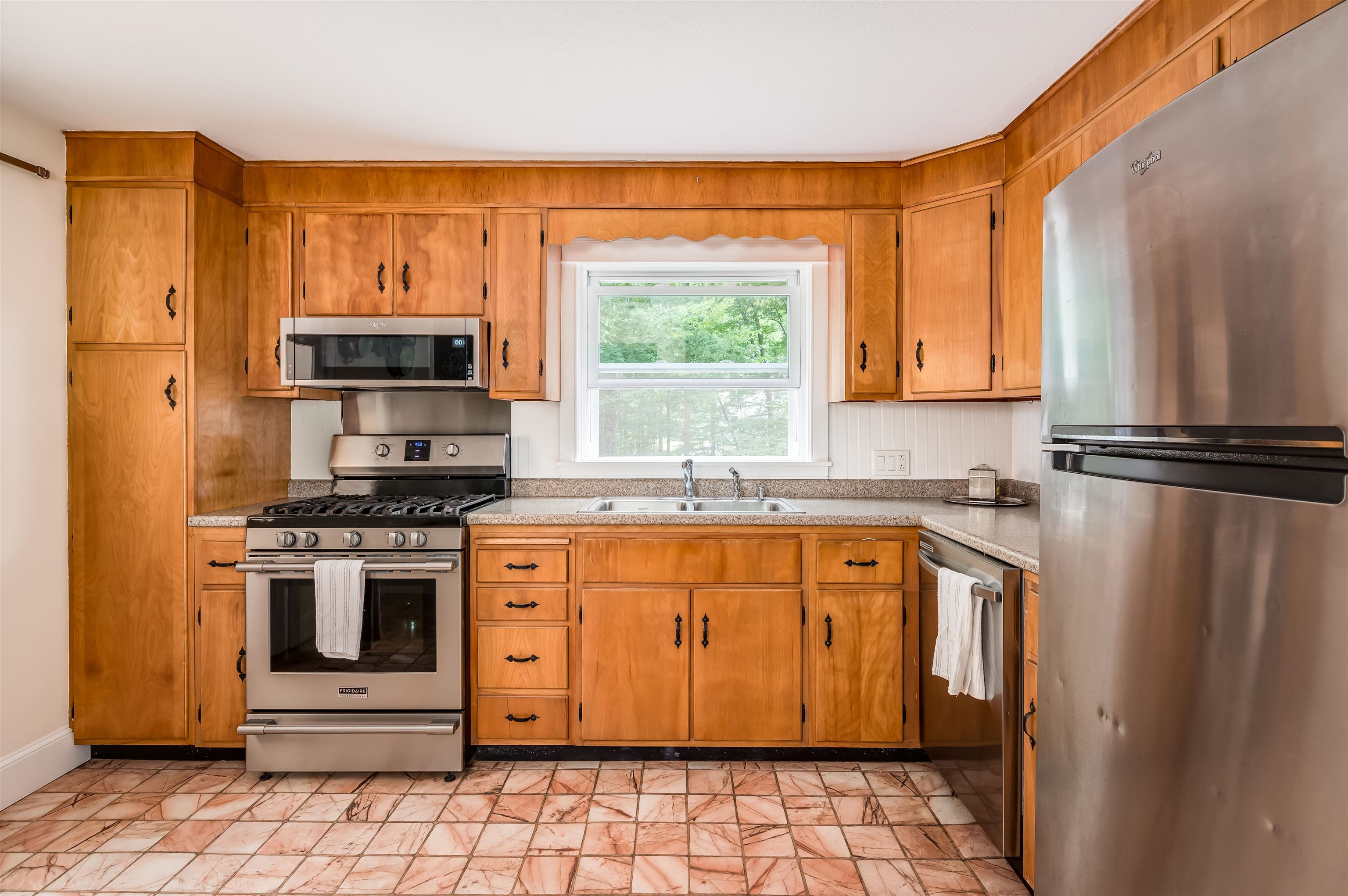 8 Woodridge Road Durham, NH 03824 - Photo 13 of 49