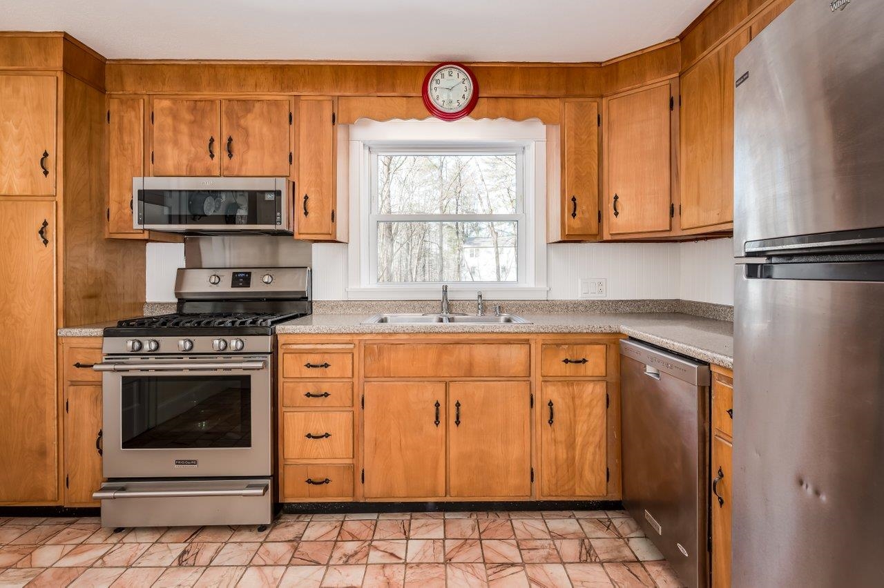 8 Woodridge Road Durham, NH 03824 - Photo 14 of 49