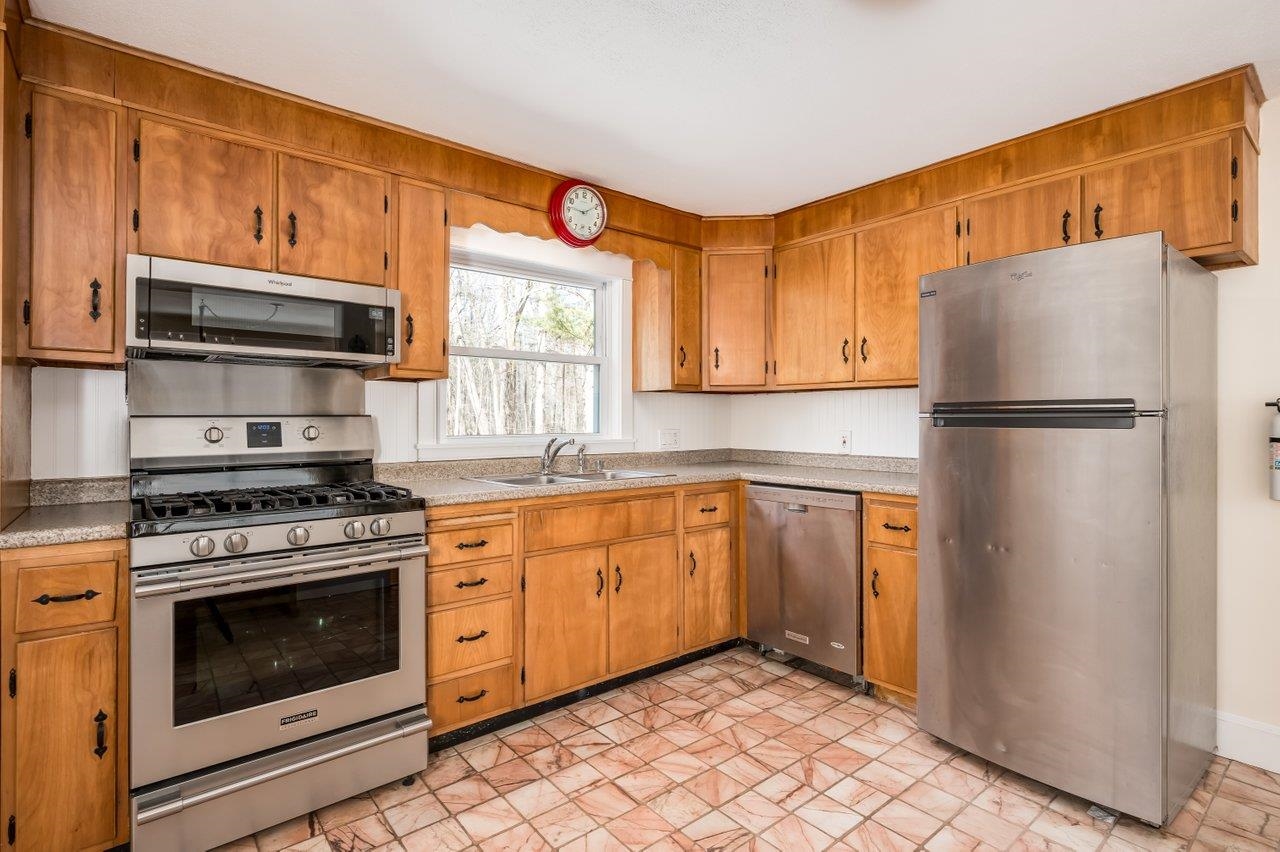 8 Woodridge Road Durham, NH 03824 - Photo 15 of 49