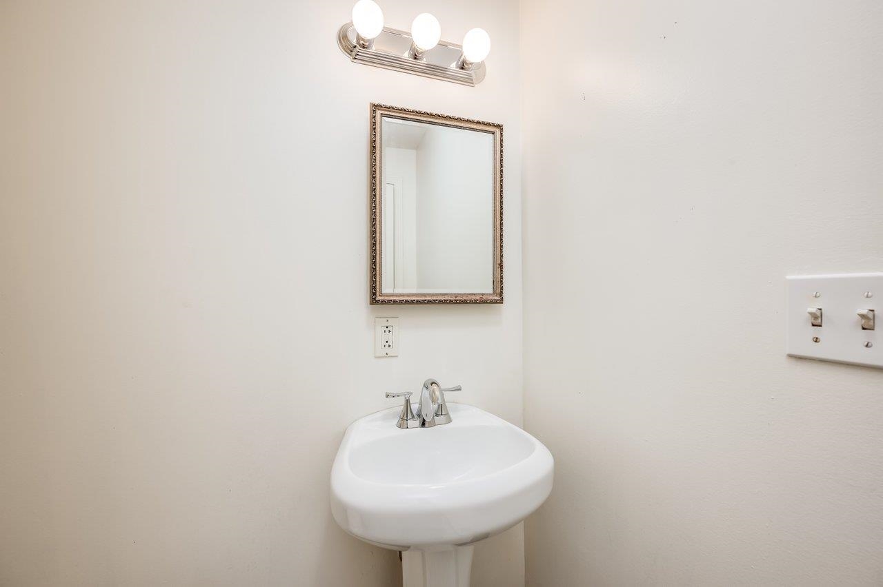 8 Woodridge Road Durham, NH 03824 - Photo 47 of 49