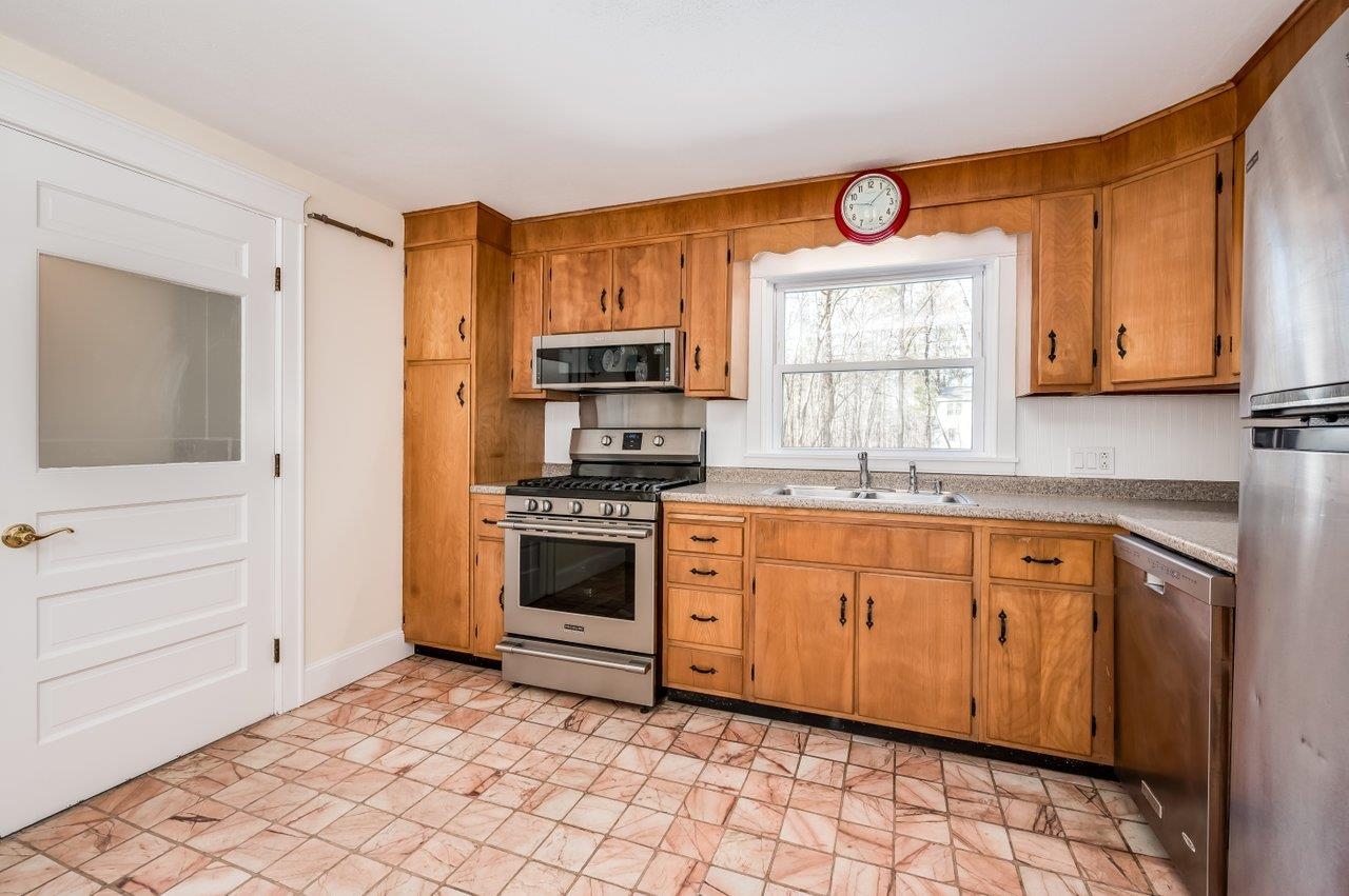 8 Woodridge Road Durham, NH 03824 - Photo 10 of 49