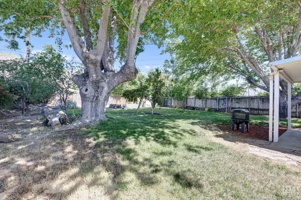 a view of a backyard with a table and chairs