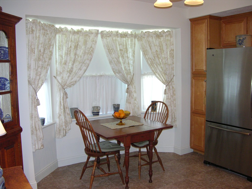 96 Hall Road, Unit 96 Fremont, NH 03044 - Photo 8 of 26 a dining room with furniture large window and refrigerator