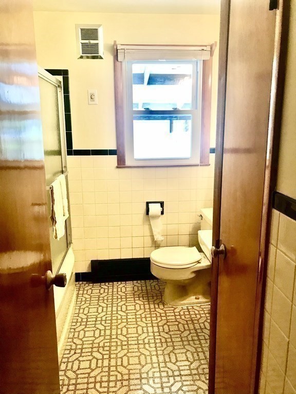 43 Patterson Avenue Springfield, MA 01119 - Photo 12 of 25 Gallery Image 12