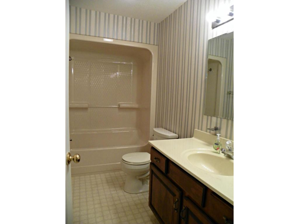 549 Hickory Road, Unit 549 Bristol, TN 37620 - Photo 16 of 16 Upstairs Bath