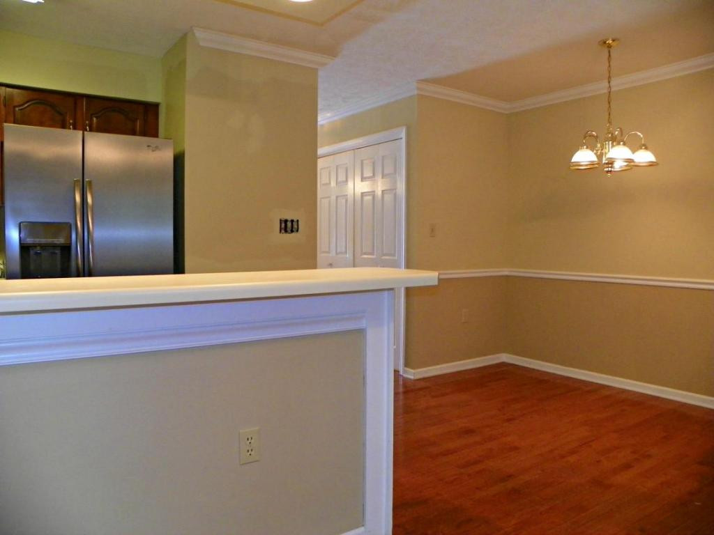 549 Hickory Road, Unit 549 Bristol, TN 37620 - Photo 4 of 16 Dining Area