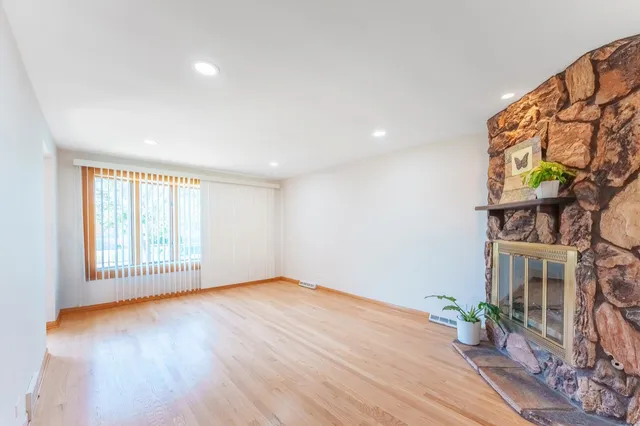 $3,300 | 6210 West 64th Street, Chicago, IL 60638