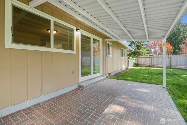 a view of a house with a backyard