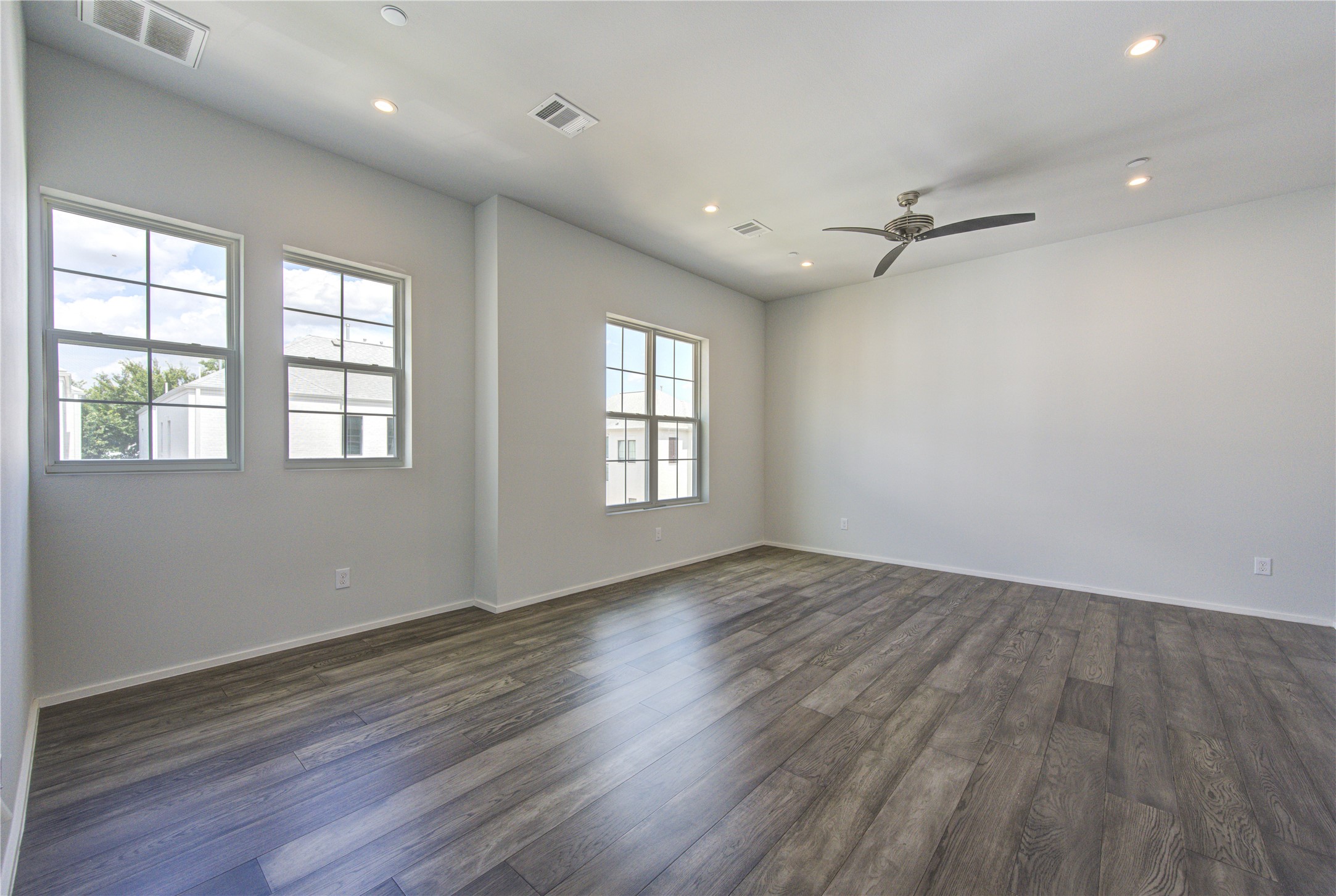 5336 Chandler Street Houston, TX 77007 - Photo 17 of 35 Generous sized primary