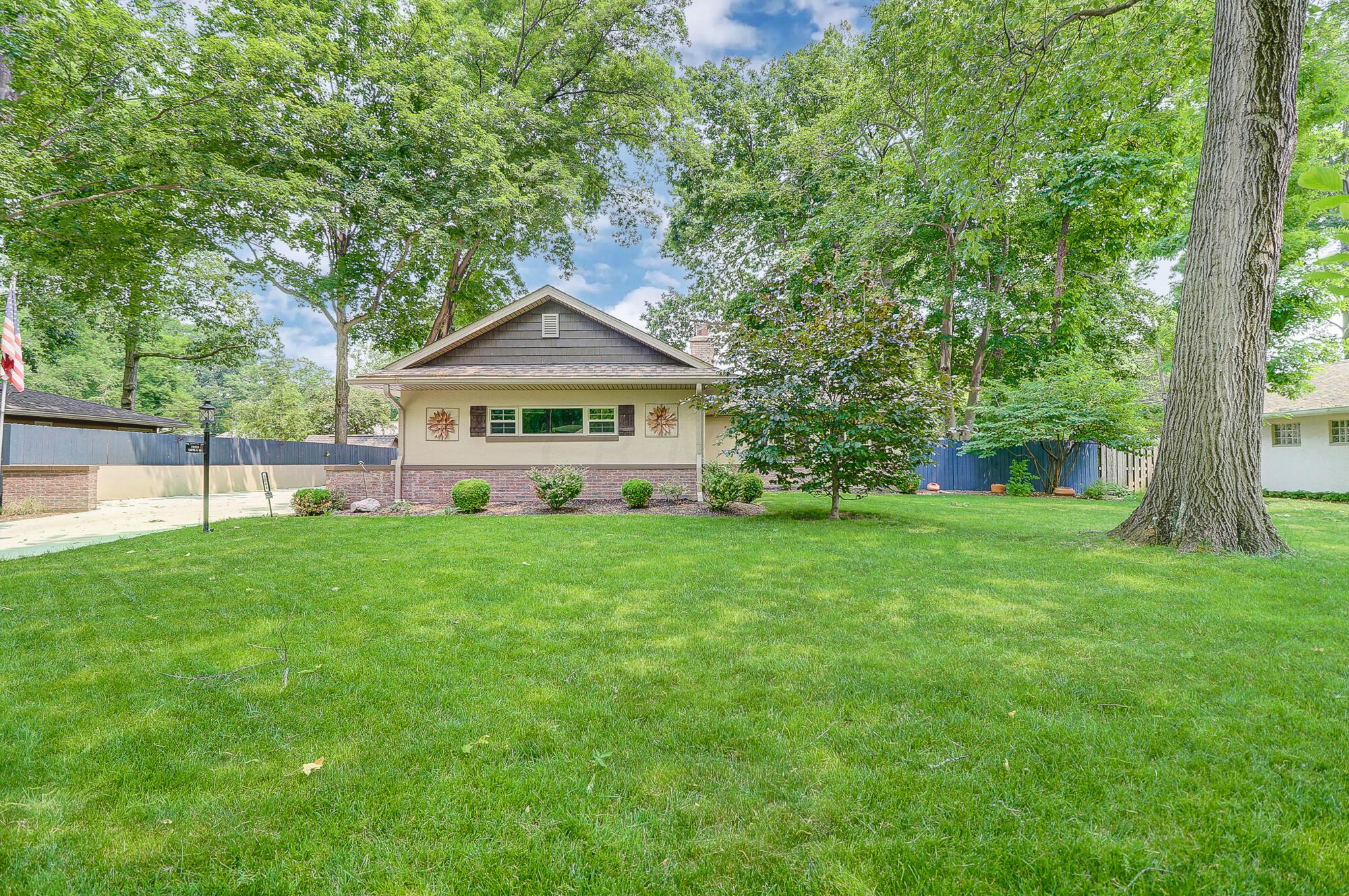 3044 Herrick Road Columbus, OH 43221 - Photo 2 of 36 001