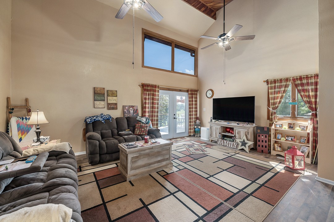 2711 Sullivan Knowles Road Sparta, TN 38583 - Photo 22 of 42 a living room with furniture and a flat screen tv
