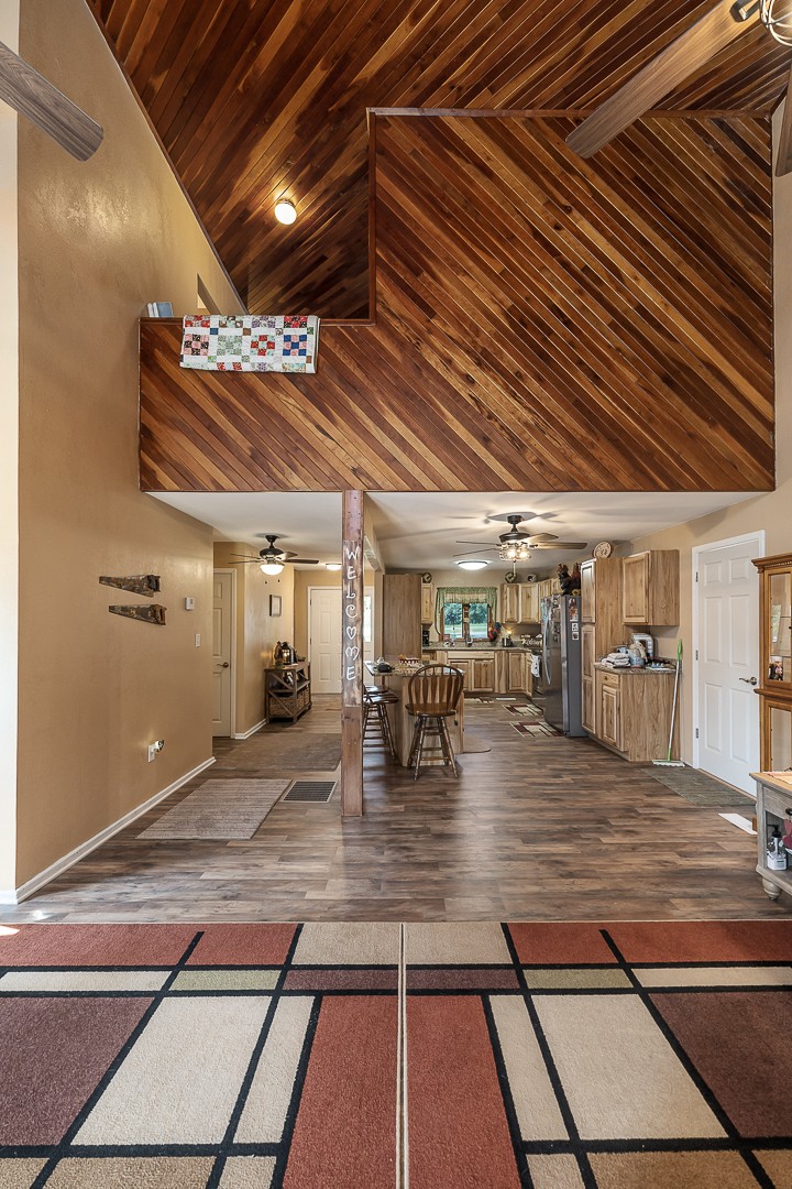 2711 Sullivan Knowles Road Sparta, TN 38583 - Photo 24 of 42 a view of a hall with wooden floor