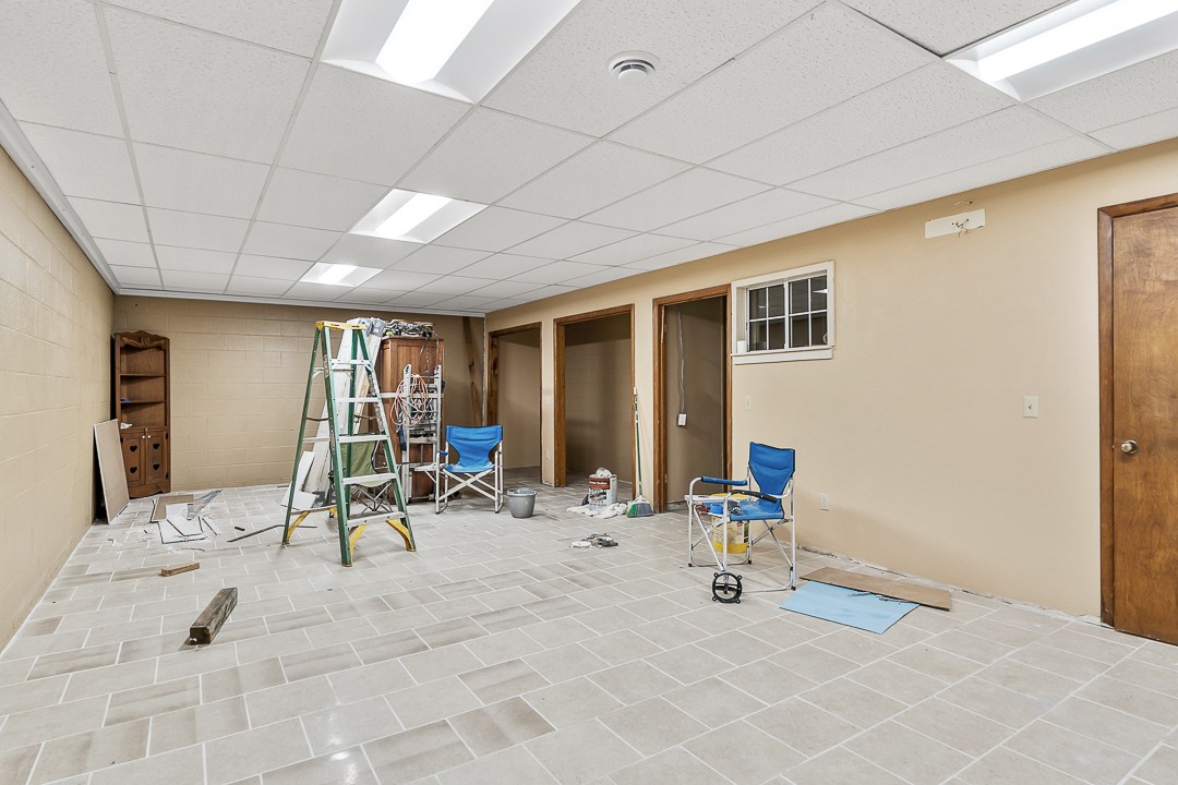 2711 Sullivan Knowles Road Sparta, TN 38583 - Photo 35 of 42 a view of a room with gym equipment