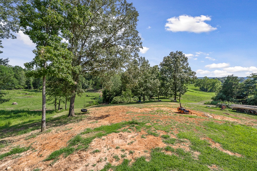 2711 Sullivan Knowles Road Sparta, TN 38583 - Photo 39 of 42 a backyard of a house with lots of green space